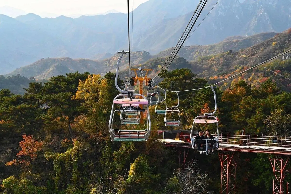 Cable car ascending the wall